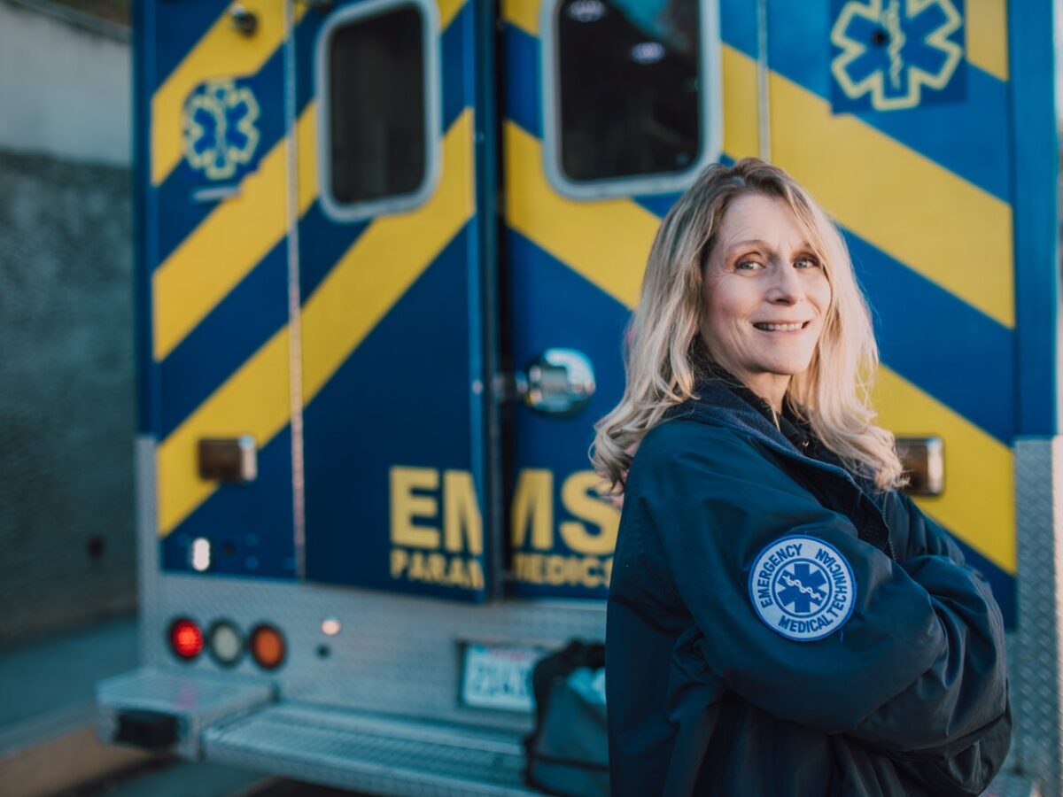 should-i-become-a-paramedic-7-reasons-to-say-yes-elite-ambulance